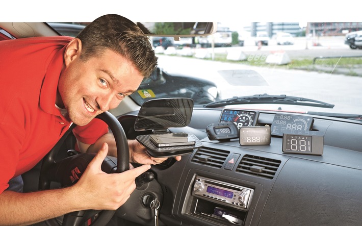 AUTO BILD-Test: Mit Head-up-Displays zum Nachrüsten alles im Blick