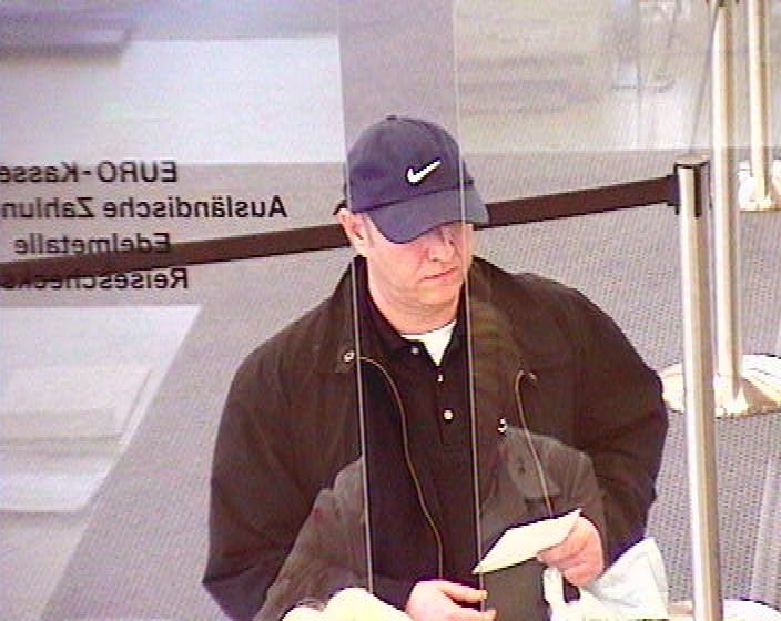 POL-D: Programmhinweis - Serienbankräuber bundesweit unterwegs - Düsseldorfer Fall im &quot;Kriminalreport&quot; - Bild aus Überwachungskamera hängt als Datei an - Berichterstattung vom 5. Mai 2007