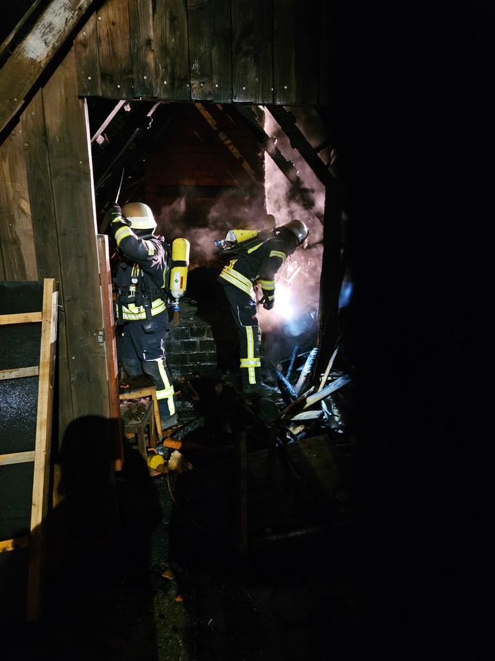 FW-ROW: Backhaus gerät in Brand