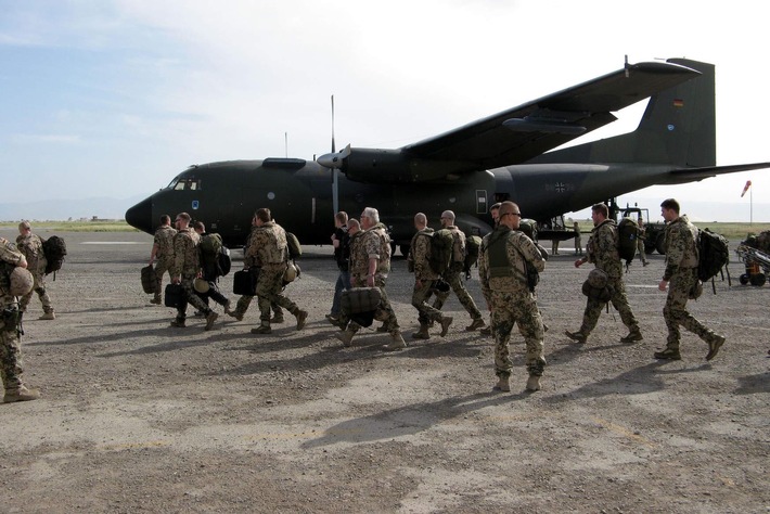 "Abends holen die Taliban die Kalaschnikow raus!" "Abenteuer Leben - täglich Wissen" begleitet Bundeswehrtruppen in Afghanistan - am Mittwoch, 14. Juli 2010, um 17.55 Uhr bei kabel eins