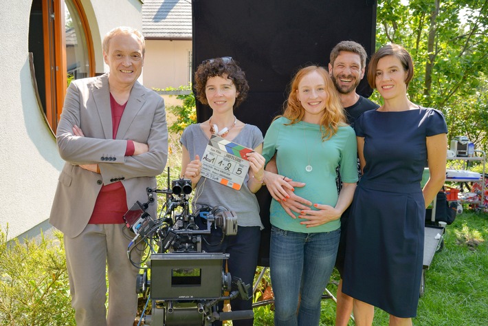 Drehstart für SWR Koproduktion "Die Notlüge" 
Marie Kreutzers Fernsehfilmdebüt mit Josef Hader, Brigitte Hobmeier, Andreas Kiendl und Pia Hierzegger