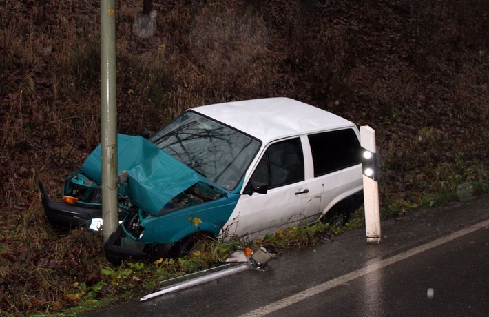 POL-OE: 35-Jähriger bei Verkehrsunfall verletzt
