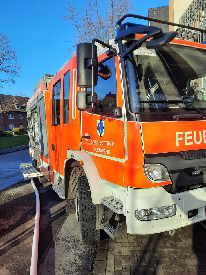 FW-BOT: Bewohnerin löscht Enstehungsbrand