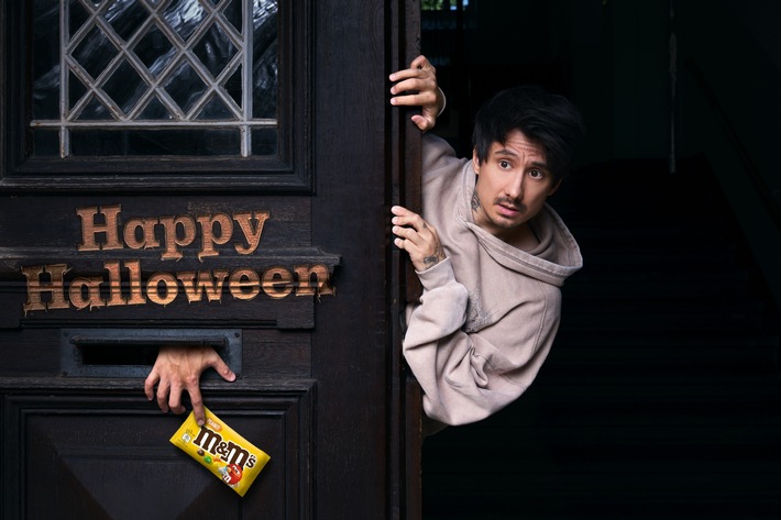 Halloween-Umfrage 2026: Deutschland fiebert Halloween entgegen / "Endlich wieder Halloween!": YouTube-Legende Julien Bam und M&M