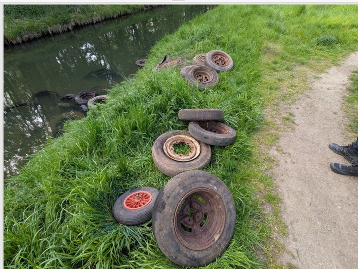 POL-OS: Melle: 100 Altreifen in der Else und am Ufer entsorgt - Polizei sucht Zeugen