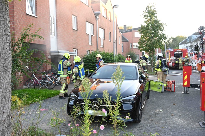 FW Pulheim: Kellerbrand in Mehrfamilienhaus