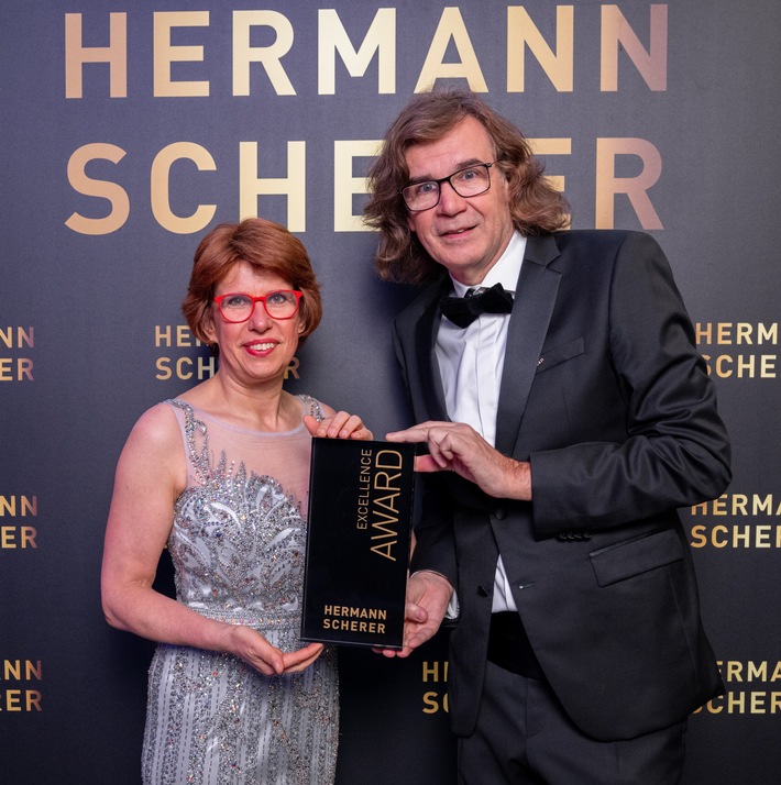 Kasseler Ärztin gewinnt begehrten Excellence Award / Siiri Seraphin entlarvt Medizin-Mythen und gewinnt Internationalen Speaker Slam