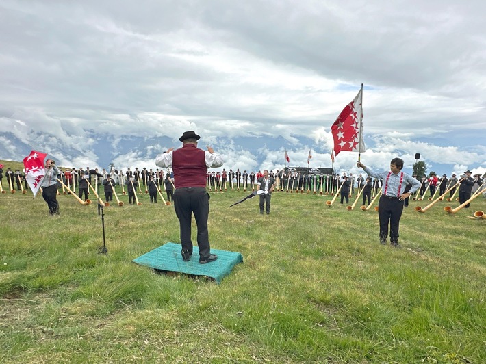 Un quart de siècle de cor des Alpes célébré à Nendaz