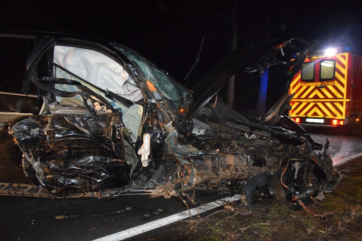 POL-HF: SUV prallt gegen zwei Bäume -
Unfallverursacher war alkoholisiert