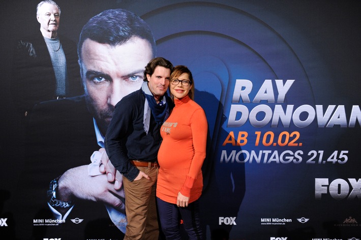 Schwangere Schauspielerin Doreen Dietel: "Werde insgesamt nur zwei Monate vom "Dahoam is Dahoam"-Dreh fehlen." - Promistimmen von der Fox-Deutschlandpremiere von "Ray Donovan" in München (FOTO)