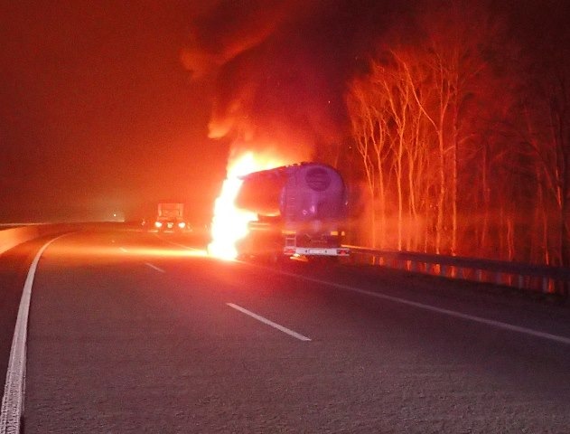 POL-VDMZ: Silo-Zug brennt auf Autobahn