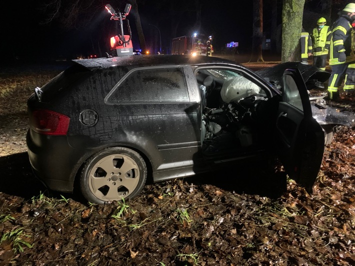 POL-STD: 21-jähriger Audifahrer bei Unfall in Klein Wangersen schwer verletzt