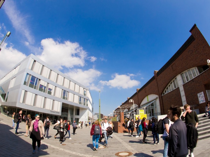 Uni Kassel begrüßt Erstsemester – Neuer Veranstaltungsort in der Innenstadt