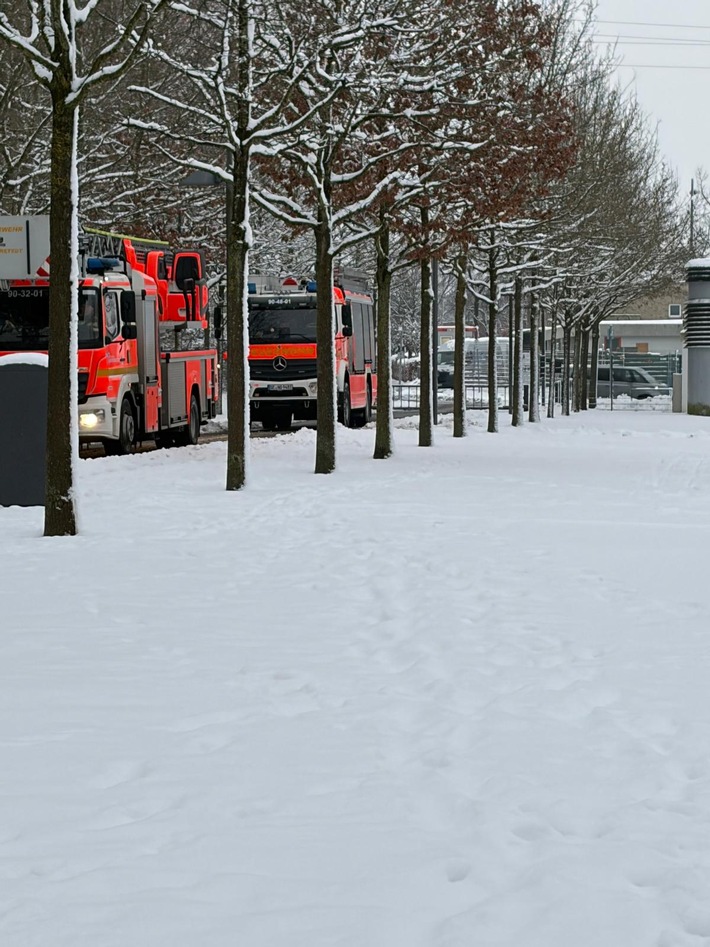 FW-LFVSH: Schneesturm und Wintereinbruch in Schleswig-Holstein: Feuerwehren geben wichtige Sicherheitshinweise