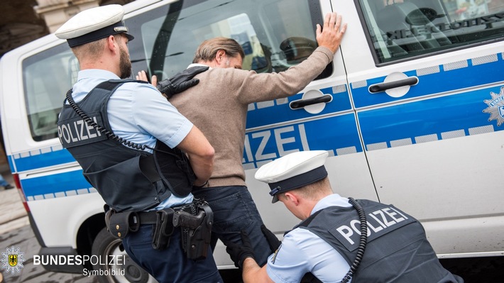 Bundespolizeidirektion München: Ein Lächeln reichte 36-Jähriger fühlte sich provoziert