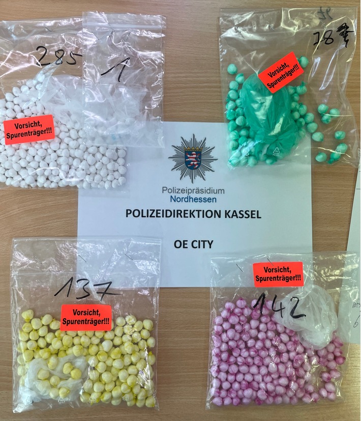 POL-KS: 644 Plomben Kokain im Wert von 25.000 Euro weggeworfen: Mutmaßlichem Dealer droht U-Haft