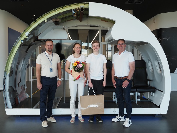 Eine Million Mal Faszination Luftfahrt / Das Airbus-Besucherzentrum in Hamburg begrüßt seinen millionsten Gast / ElbAir etabliert sich innerhalb nur eines Jahres als Publikumsmagnet