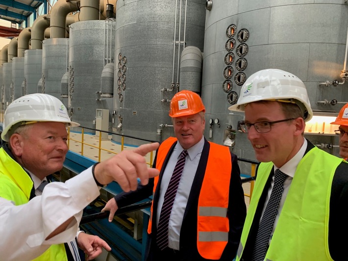 Niedersachsens Wirtschaftsminister Dr. Althusmann besucht das Werk Uelzen