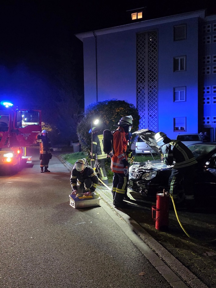 FW-Radolfzell: Kleinbrand in einem PKW