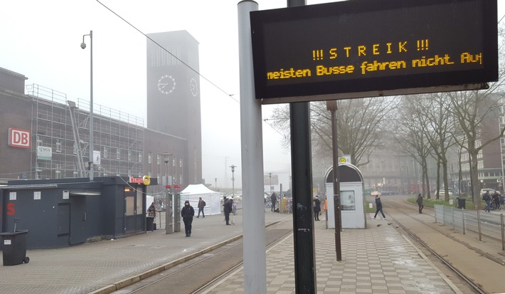 Großstreik am Montag: Diese Rechte haben Flug- und Bahngäste