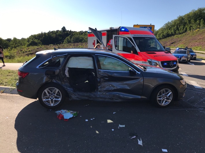 POL-PPWP: Kind bei Unfall schwer verletzt