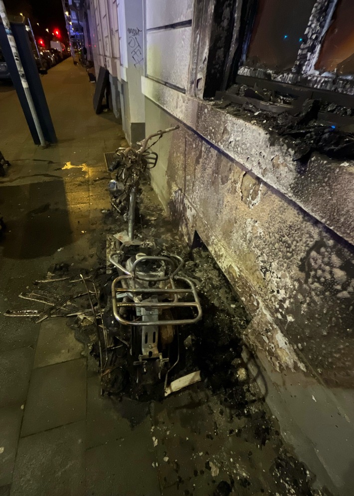 POL-AC: Brand eines Motorrollers - Kripo ermittelt