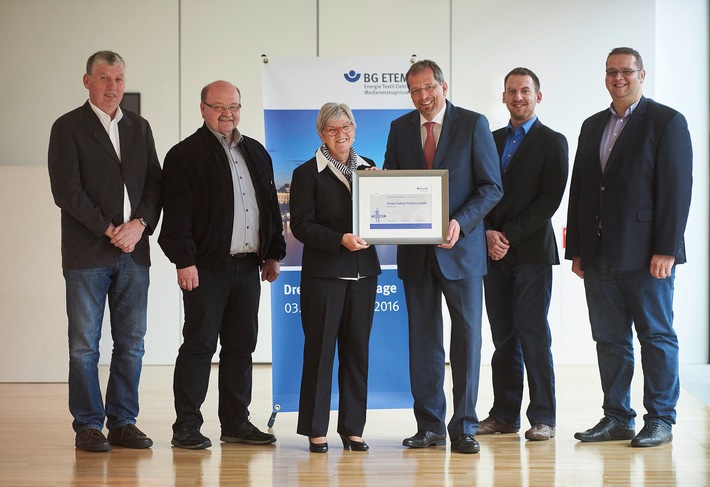 BG ETEM zeichnet Global Safety Textiles für gelebte Inklusion aus / Rehabilitationspreis 2016 überreicht