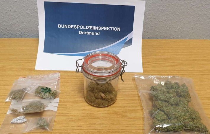BPOL NRW: Bundespolizisten stellen 4 Drogendelikte in einer Stunde fest