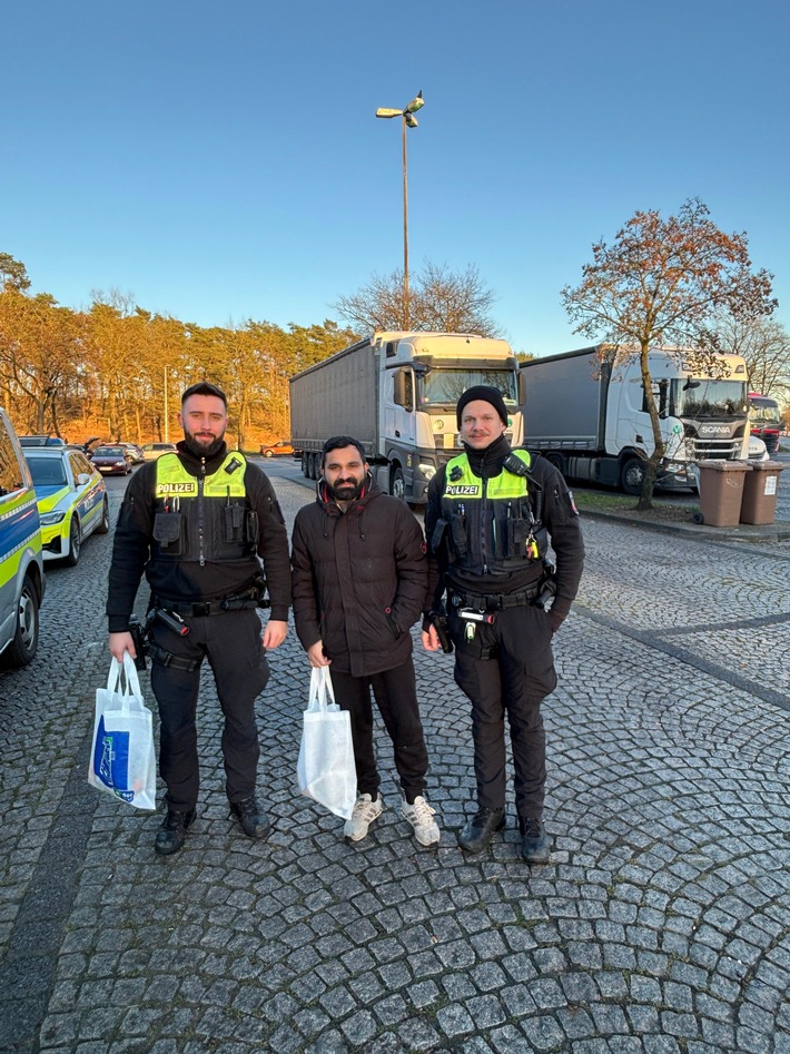 POL-DEL: Autobahnpolizei Ahlhorn: Erneut Geschenktüten auf der Tank- und Rastanlage Wildeshausen verteilt