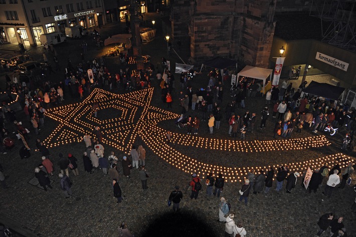 &quot;Eine Million Sterne&quot; in Deutschland / Symbolisch ein Zeichen für Solidarität setzen