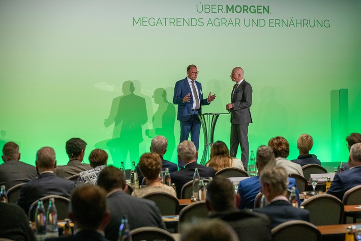 Deutscher Raiffeisentag 2023 wagt Blick in die Zukunft / DRV: "Politik muss Veränderungsbereitschaft leben"