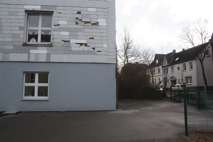 POL-HA: Hermann-Löns-Grundschule beschädigt - Polizei sucht Täter