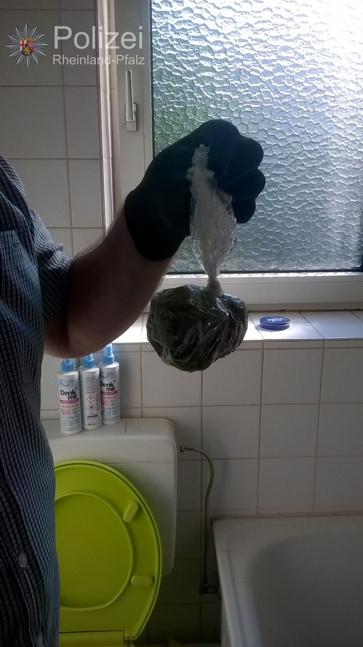 POL-PPWP: Drogen aus Toilette gefischt