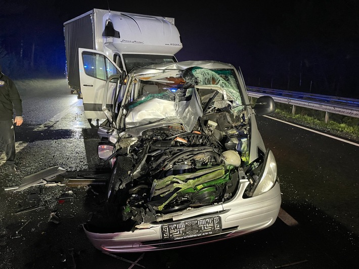 POL-EL: Salzbergen / A30 - schockierende Bilder nach Auffahrunfall