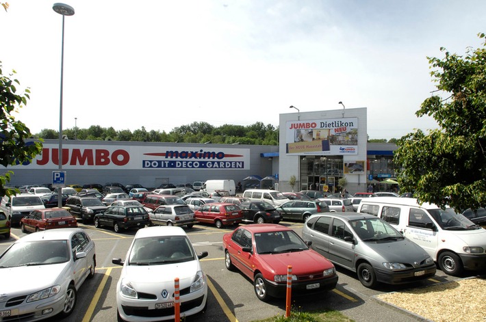 Am Mittwoch, 30. Mai 2007, wird der neu umgebaute JUMBO maximo in Dietlikon eröffnet