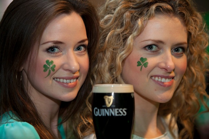 St. Patrick&#039;s Day 2013: &quot;Paint the town black&quot; / Guinness macht Fans zum Hauptdarsteller (BILD)