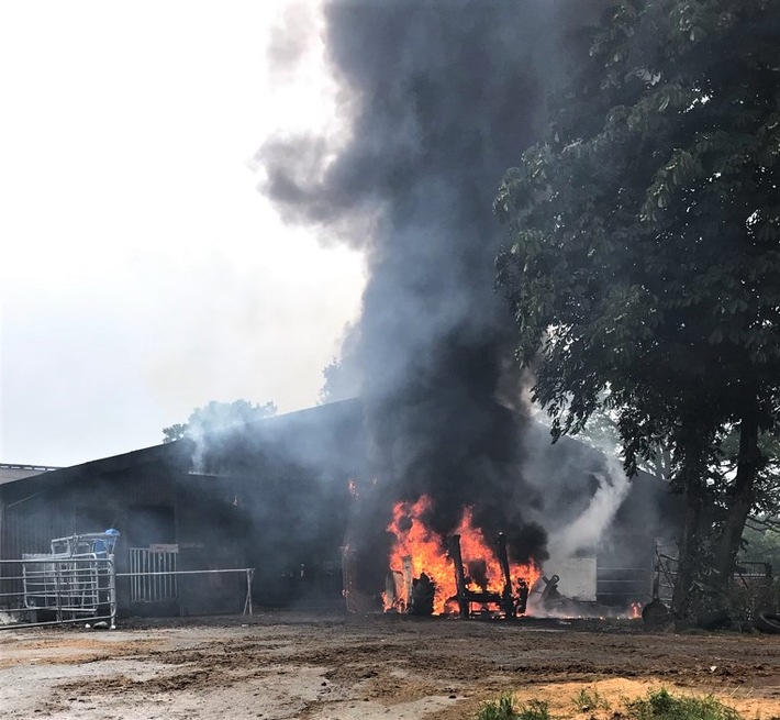 POL-VER: Brand greift auf Stall über, kann jedoch gelöscht werden