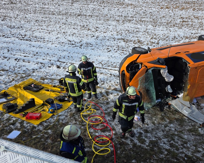 FW Celle: Verkehrsunfall mit eingeklemmter Person