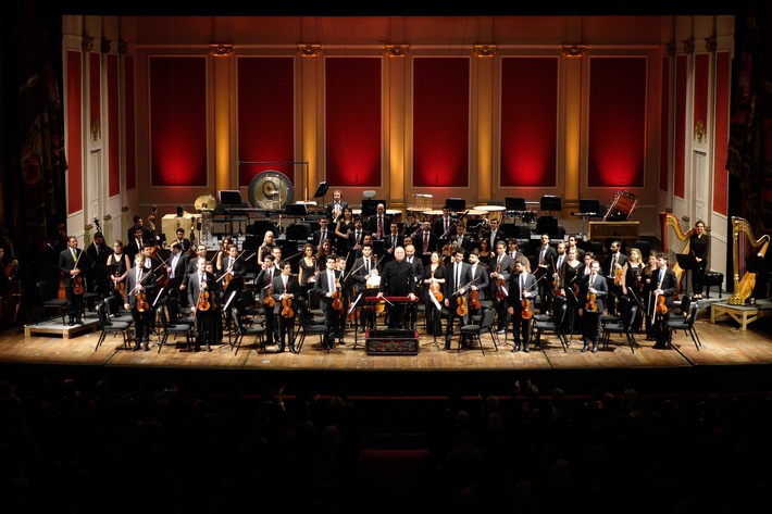 3sat zeigt &quot;Daniel Barenboim und das West-Eastern Divan Orchestra&quot; von den Salzburger Festspielen