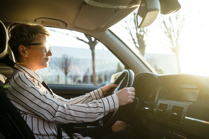 Blindflug im Herbst: Jeder dritte Autofahrer zweifelt an eigener Sehleistung