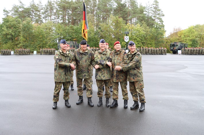 Streitkräftebasis - Aufstellung Logistikregiment 4 - Glückwünsche.JPG