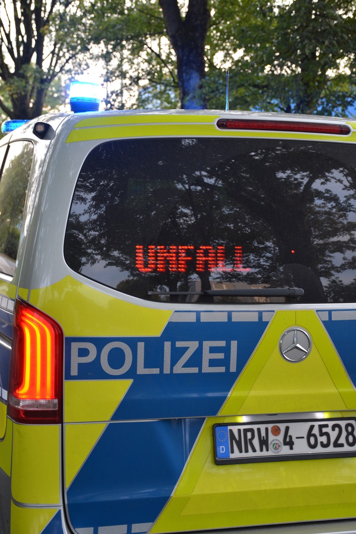 POL-ME: Verkehrsunfall mit hohem Sachschaden - Ratingen - 2408088