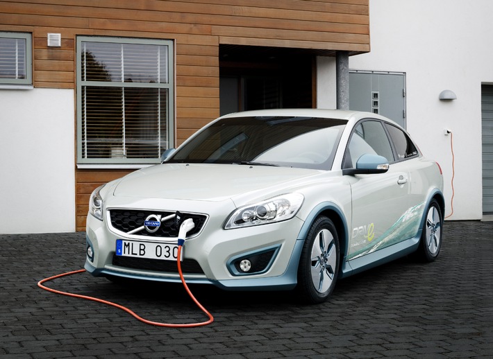 Volvo Car Corporation und Siemens starten weltweite Partnerschaft für Elektromobilität