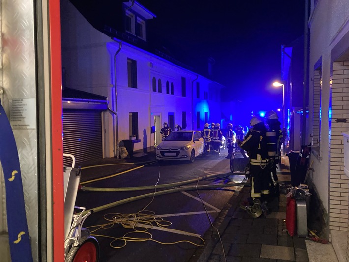 FW-EN: Brand in einer Garage in Hattingen-Welper