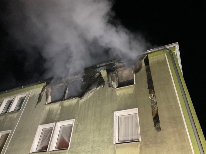 FW-GLA: Wohnungsbrand mit Menschenleben in Gefahr