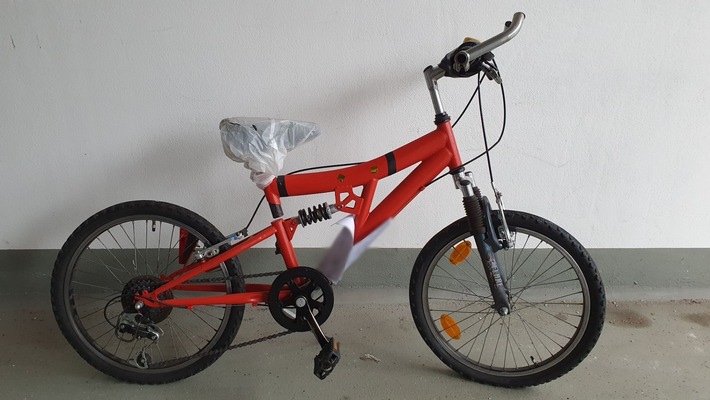 POL-SN: Schweriner Polizei ermittelt mutmaßlichen Fahrraddieb und stellt mehrere Räder sicher