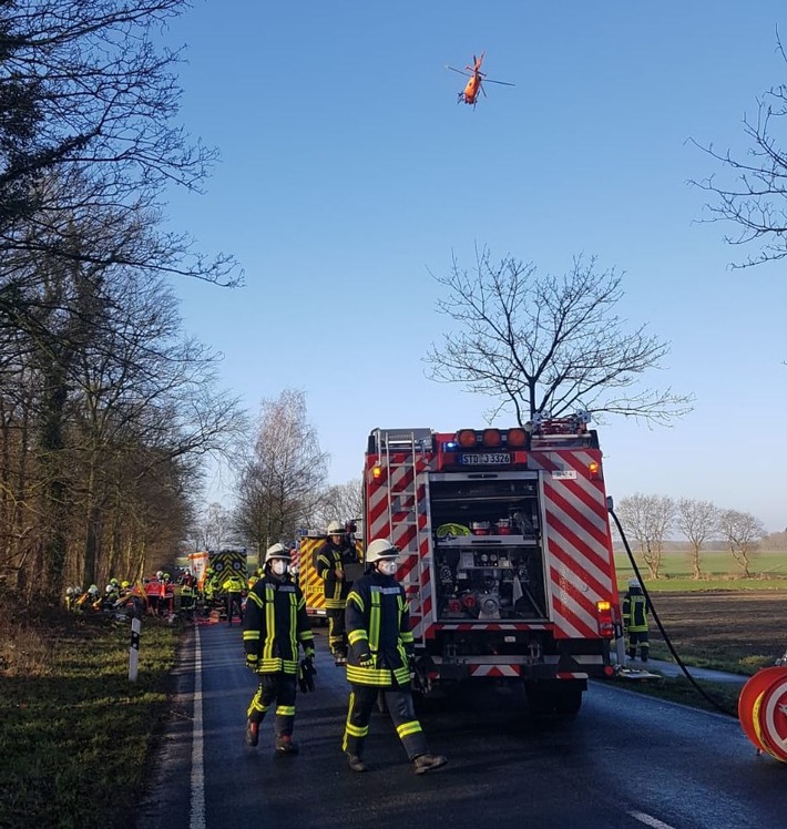 POL-STD: Unfall in Harsefeld - zwei Autoinsassen schwer verletzt