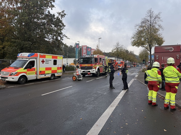 FW-MH: Durchtrenntes Stromkabel löst Brandmeldealarm aus - Düsseldorfer Straße zeitweise gesperrt