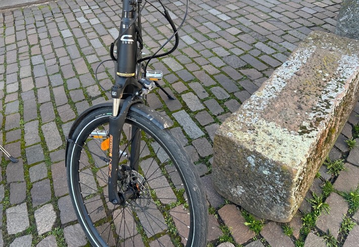 POL-PDLD: Rhodt - 76-jähriger Radfahrer bei Unfall verletzt