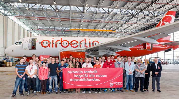 Ausbildungsstart für 32 Auszubildende bei der airberlin technik / Das Luftfahrttechnikunternehmen ist einer der größten Ausbildungsbetriebe in der Region Düsseldorf (mit Bild)